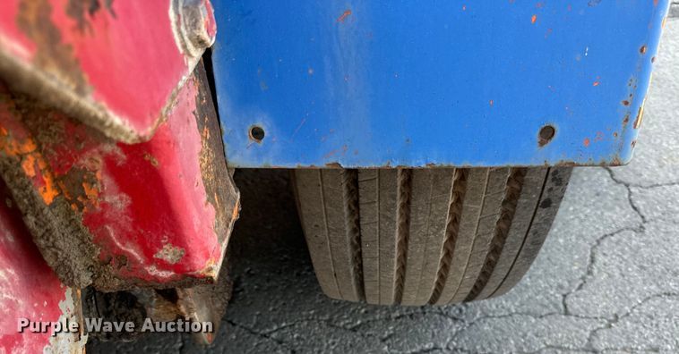 image for item DV5801 1999 Athey street sweeper truck