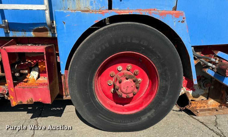 image for item DV5801 1999 Athey street sweeper truck