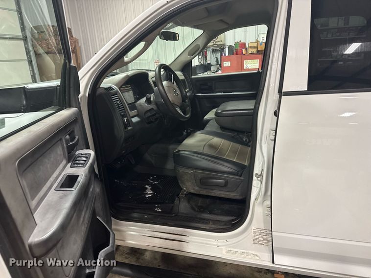 image for item DX3939 2011 Dodge Ram 5500 Crew Cab flatbed truck