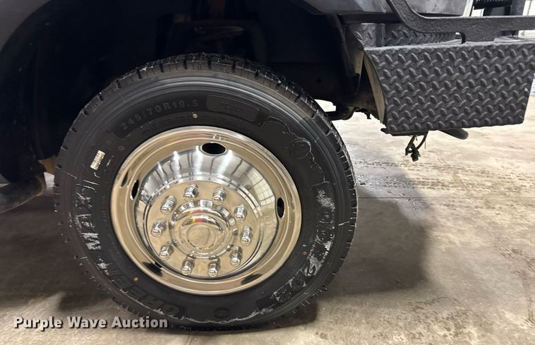 image for item DX3939 2011 Dodge Ram 5500 Crew Cab flatbed truck