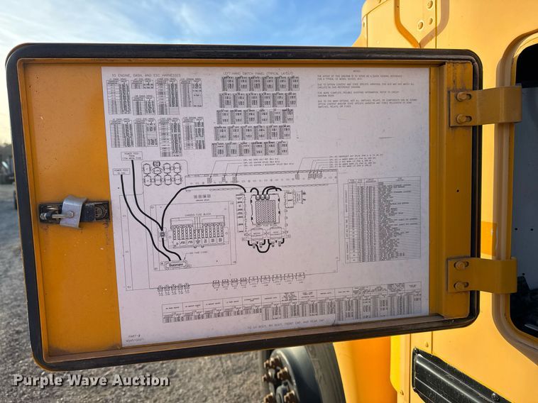 image for item EG2361 2009 IC PB105 school bus