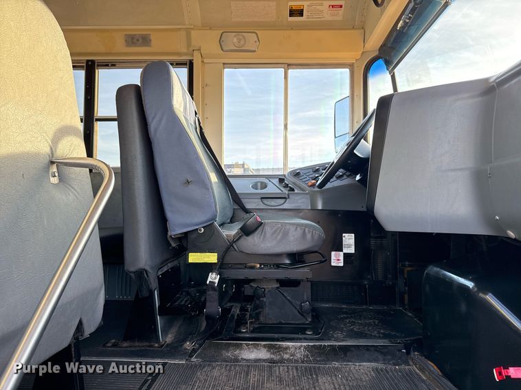 image for item EG2361 2009 IC PB105 school bus