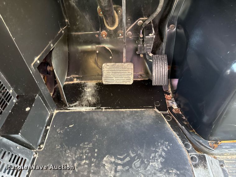 image for item EG2361 2009 IC PB105 school bus