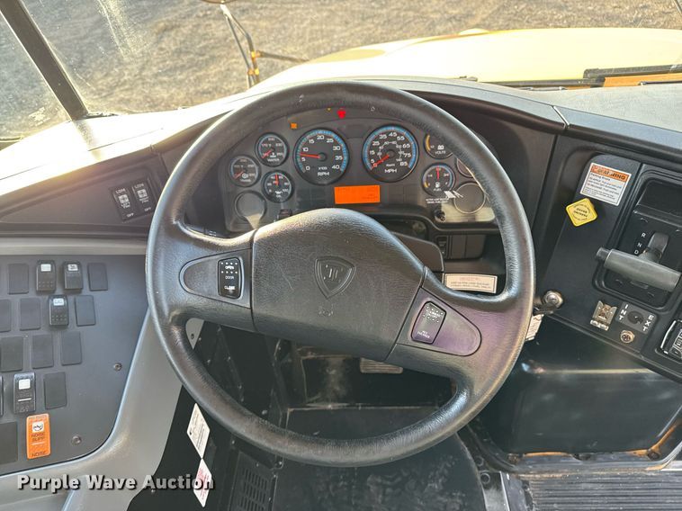 image for item EG2361 2009 IC PB105 school bus