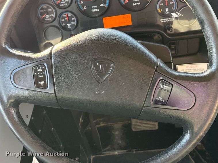 image for item EG2361 2009 IC PB105 school bus