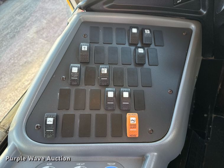 image for item EG2361 2009 IC PB105 school bus