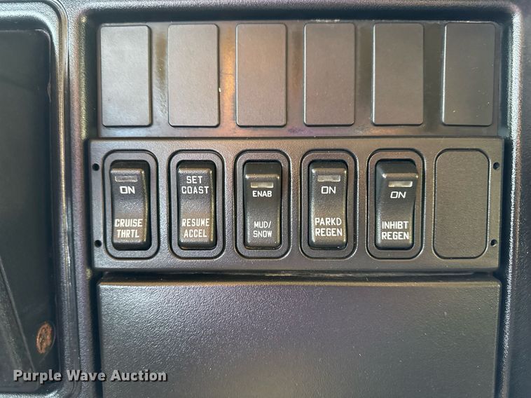 image for item EG2361 2009 IC PB105 school bus