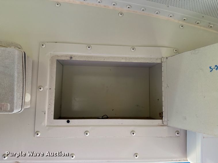 image for item EG2361 2009 IC PB105 school bus