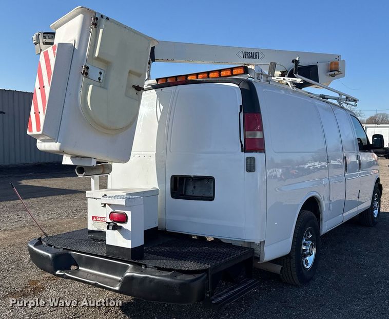 image for item EG2385 2007 Chevrolet  Express 3500 van with bucket lift