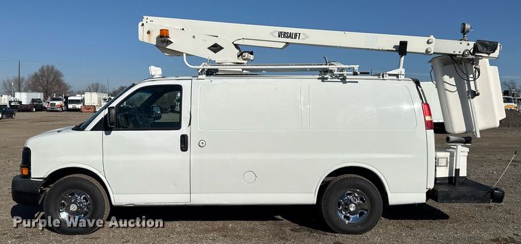 image for item EG2385 2007 Chevrolet  Express 3500 van with bucket lift