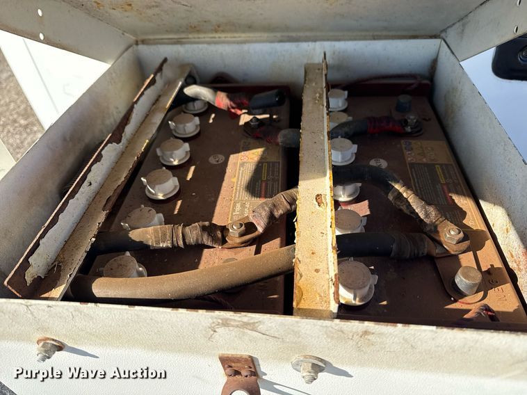 image for item EG2385 2007 Chevrolet  Express 3500 van with bucket lift