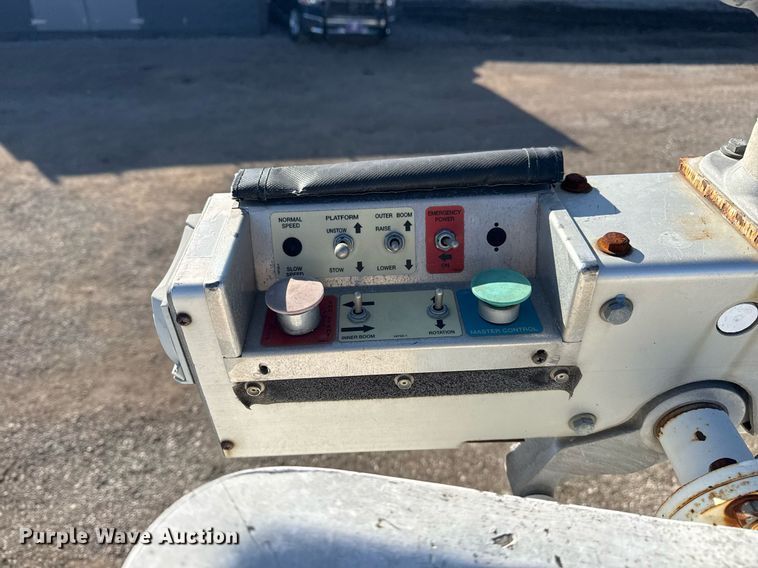 image for item EG2385 2007 Chevrolet  Express 3500 van with bucket lift