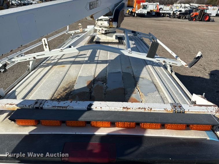 image for item EG2385 2007 Chevrolet  Express 3500 van with bucket lift