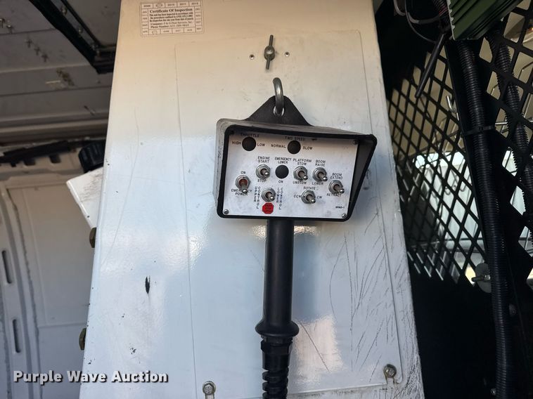 image for item EG2385 2007 Chevrolet  Express 3500 van with bucket lift