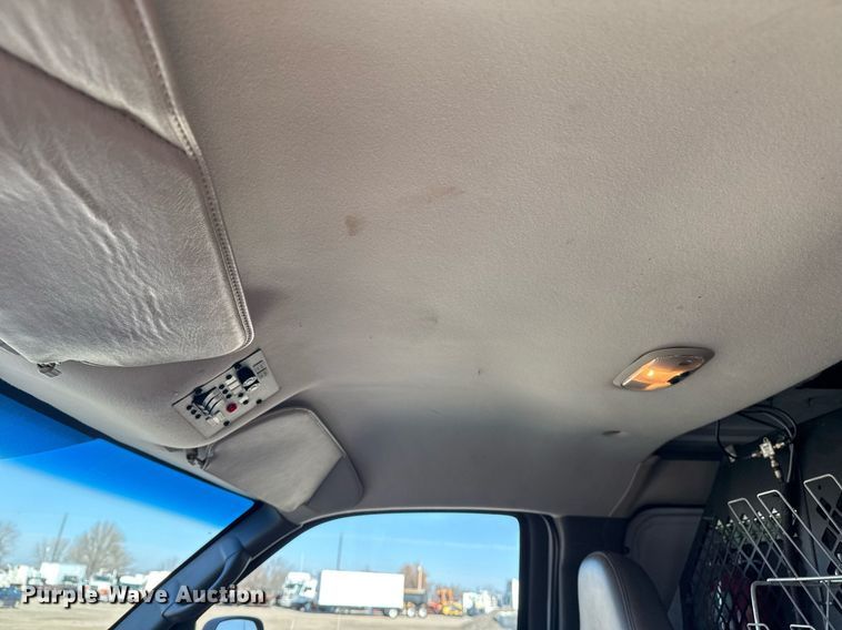 image for item EG2385 2007 Chevrolet  Express 3500 van with bucket lift