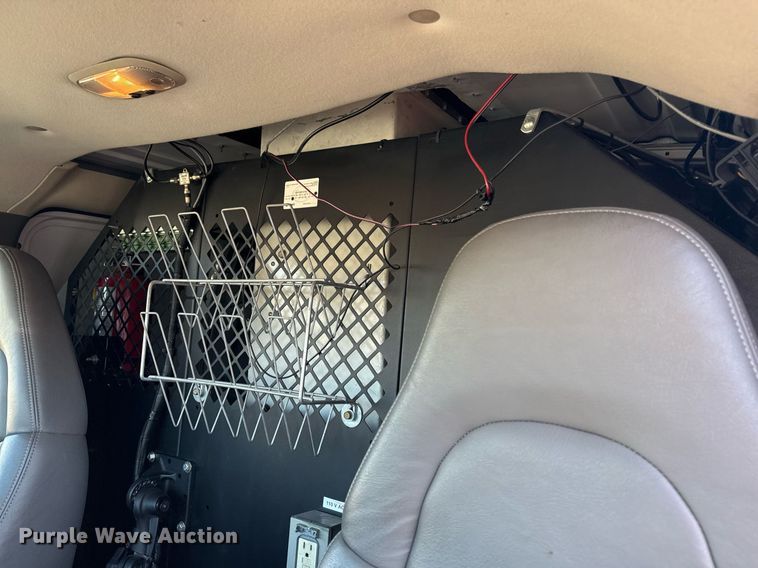 image for item EG2385 2007 Chevrolet  Express 3500 van with bucket lift