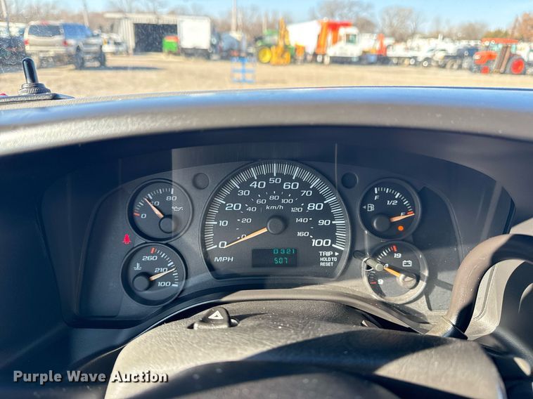 image for item EG2385 2007 Chevrolet  Express 3500 van with bucket lift