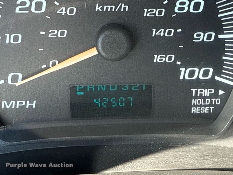 image for item EG2385 2007 Chevrolet  Express 3500 van with bucket lift