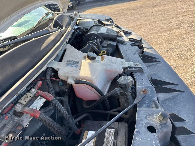 image for item EG2385 2007 Chevrolet  Express 3500 van with bucket lift