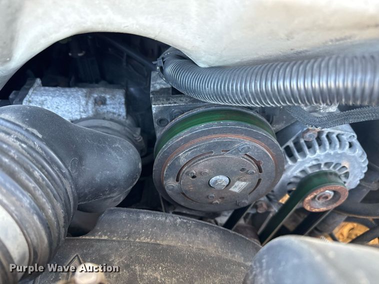 image for item EG2385 2007 Chevrolet  Express 3500 van with bucket lift