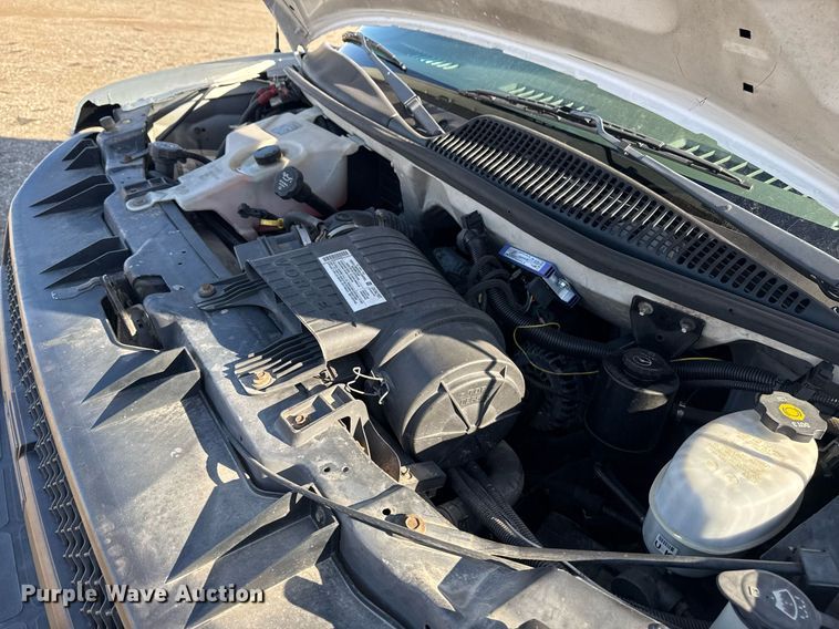 image for item EG2385 2007 Chevrolet  Express 3500 van with bucket lift