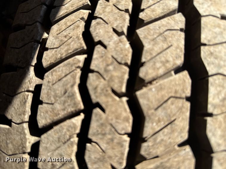 image for item EG2385 2007 Chevrolet  Express 3500 van with bucket lift