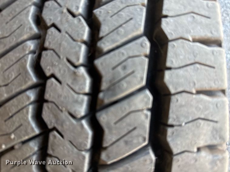 image for item EG2385 2007 Chevrolet  Express 3500 van with bucket lift