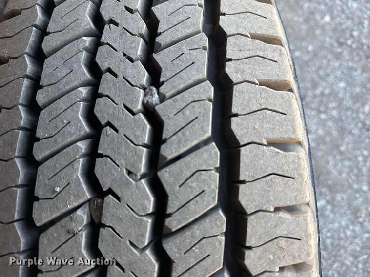 image for item EG2385 2007 Chevrolet  Express 3500 van with bucket lift