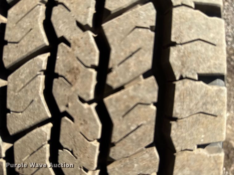 image for item EG2385 2007 Chevrolet  Express 3500 van with bucket lift