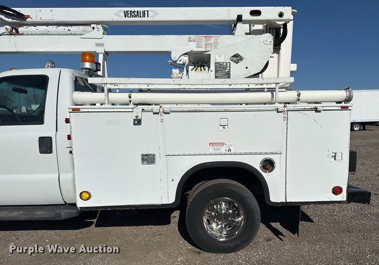image for item EG2386 2009 Ford F350 Super Duty  bucket truck