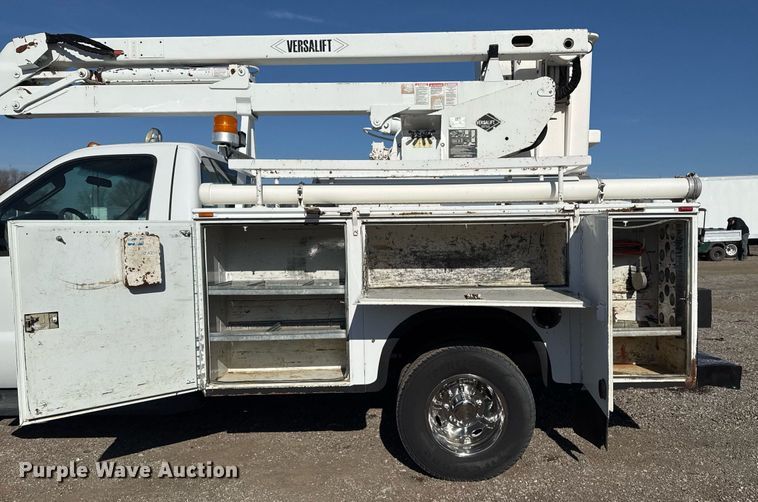 image for item EG2386 2009 Ford F350 Super Duty  bucket truck