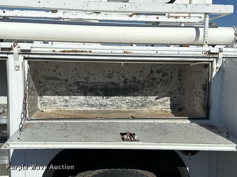 image for item EG2386 2009 Ford F350 Super Duty  bucket truck