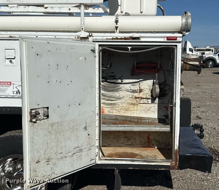 image for item EG2386 2009 Ford F350 Super Duty  bucket truck