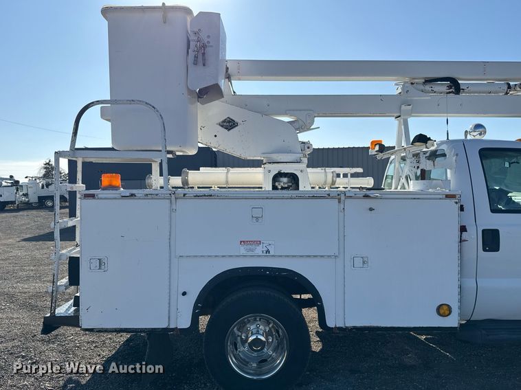 image for item EG2386 2009 Ford F350 Super Duty  bucket truck