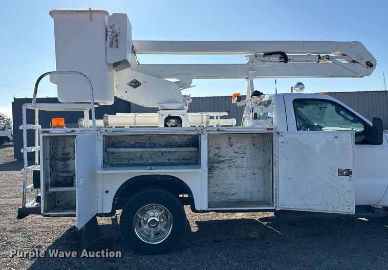 image for item EG2386 2009 Ford F350 Super Duty  bucket truck