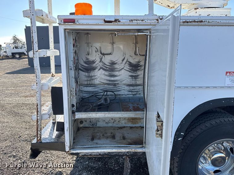 image for item EG2386 2009 Ford F350 Super Duty  bucket truck