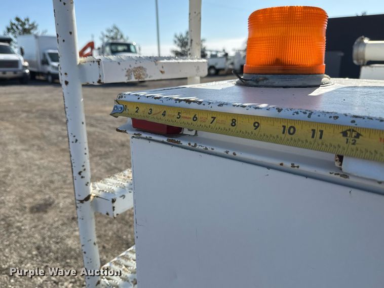 image for item EG2386 2009 Ford F350 Super Duty  bucket truck