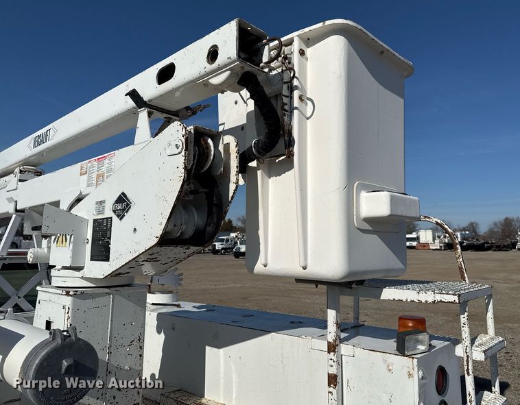 image for item EG2386 2009 Ford F350 Super Duty  bucket truck