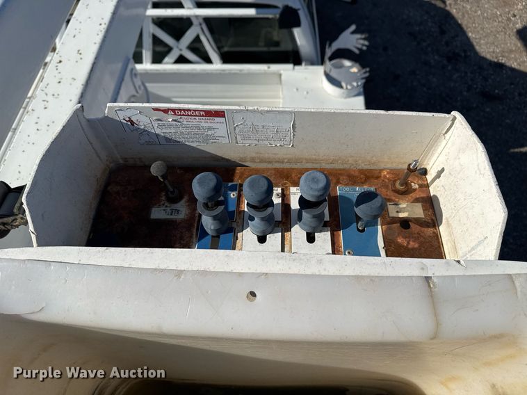 image for item EG2386 2009 Ford F350 Super Duty  bucket truck