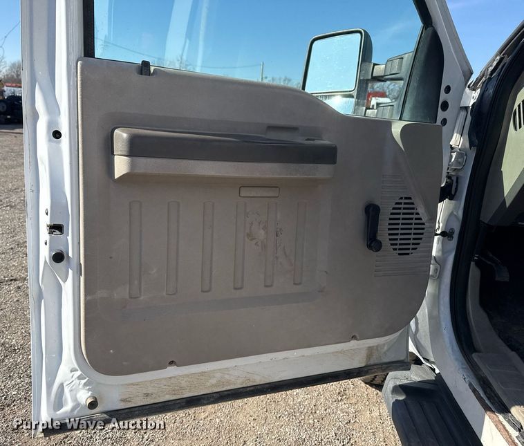 image for item EG2386 2009 Ford F350 Super Duty  bucket truck