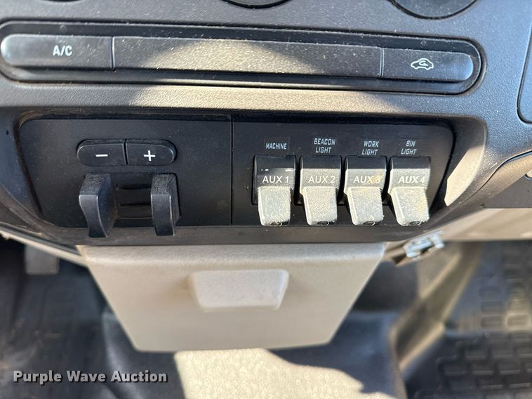 image for item EG2386 2009 Ford F350 Super Duty  bucket truck