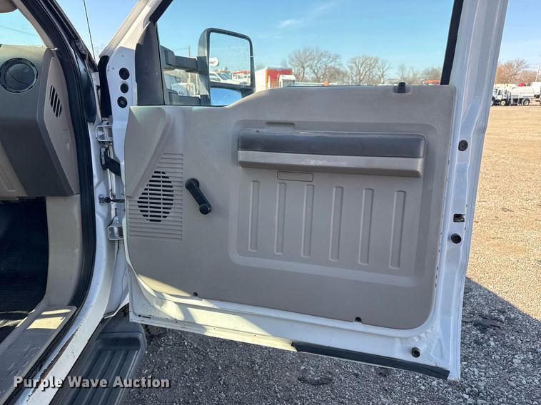 image for item EG2386 2009 Ford F350 Super Duty  bucket truck