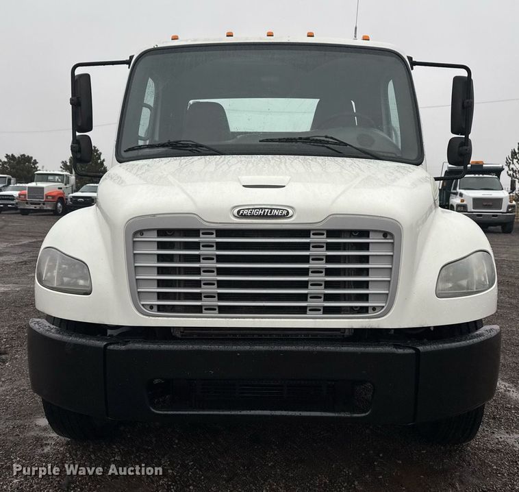 image for item EG2428 2014 Freightliner Business Class M2 flatbed truck