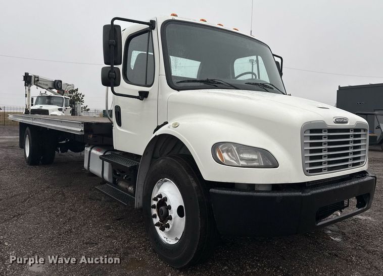image for item EG2428 2014 Freightliner Business Class M2 flatbed truck