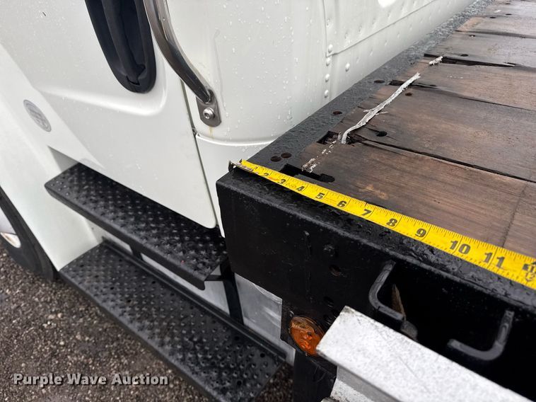 image for item EG2428 2014 Freightliner Business Class M2 flatbed truck
