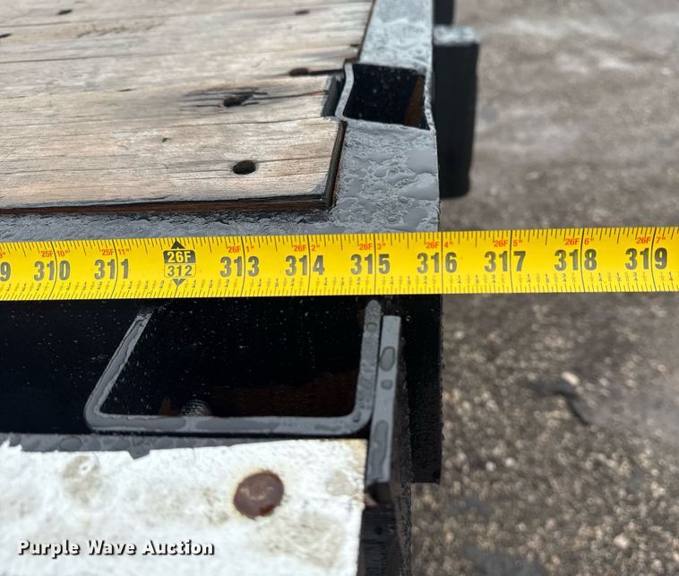 image for item EG2428 2014 Freightliner Business Class M2 flatbed truck