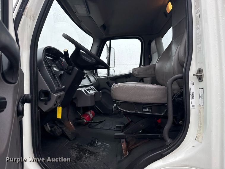 image for item EG2428 2014 Freightliner Business Class M2 flatbed truck