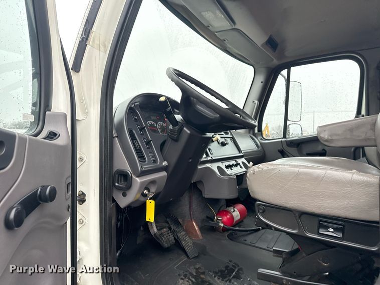 image for item EG2428 2014 Freightliner Business Class M2 flatbed truck