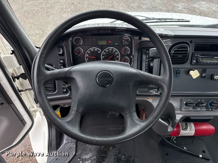 image for item EG2428 2014 Freightliner Business Class M2 flatbed truck