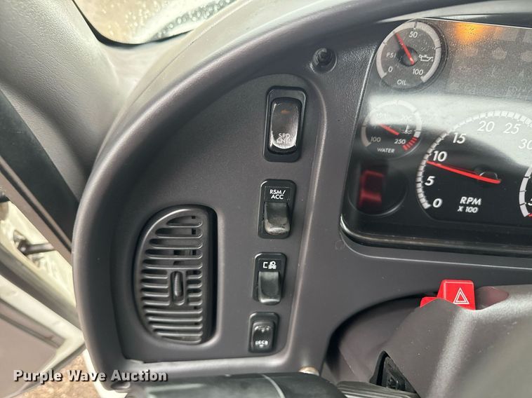 image for item EG2428 2014 Freightliner Business Class M2 flatbed truck